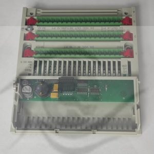 Photo du module de sortie digitale 170ADM35012, un composant crucial hors production.