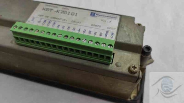 Photo représentant la robustesse du TELEMECANIQUE XBTK70101