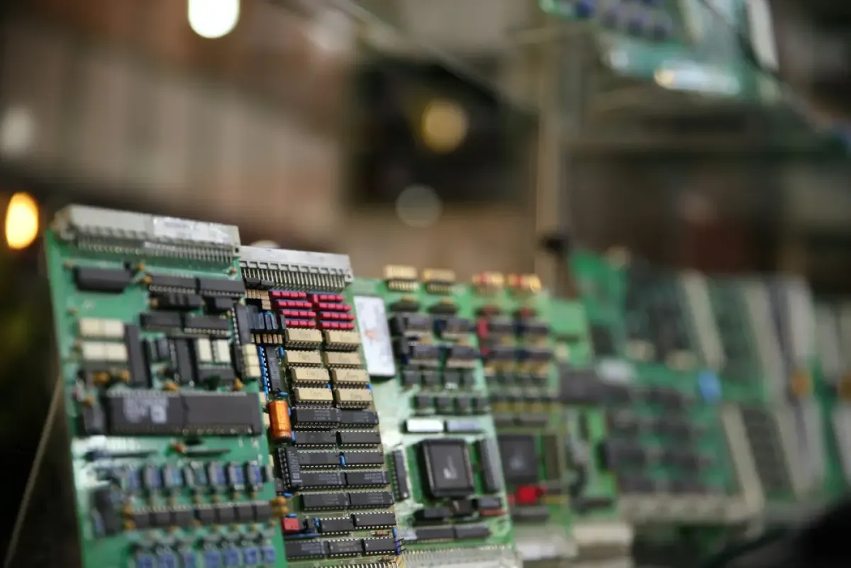 Rangée de cartes électroniques industrielles montées en rack